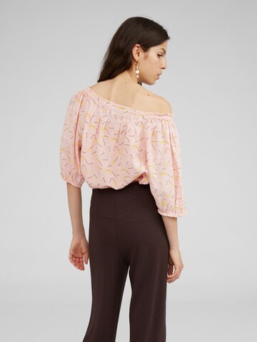 EDITED - Blusa 'Rixa' en rosa: atrás