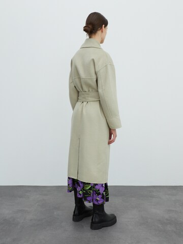 EDITED Between-Seasons Coat 'Rosa' in Green