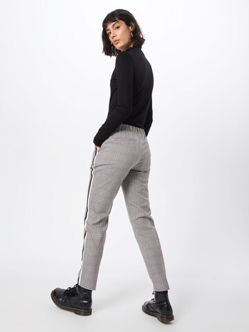 Coupe slim Pantalon à plis 'Ette' OPUS en gris : derrière