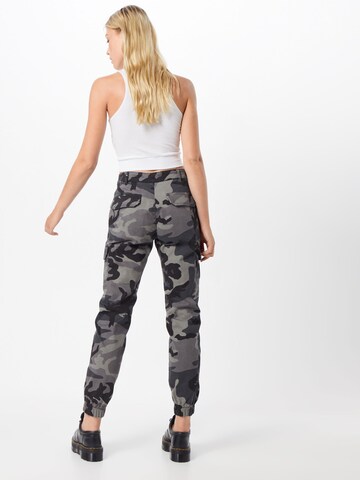 Effilé Pantalon cargo Urban Classics en gris : derrière