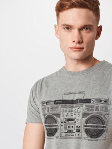 Derbe Shirt 'Boombox' in Grau