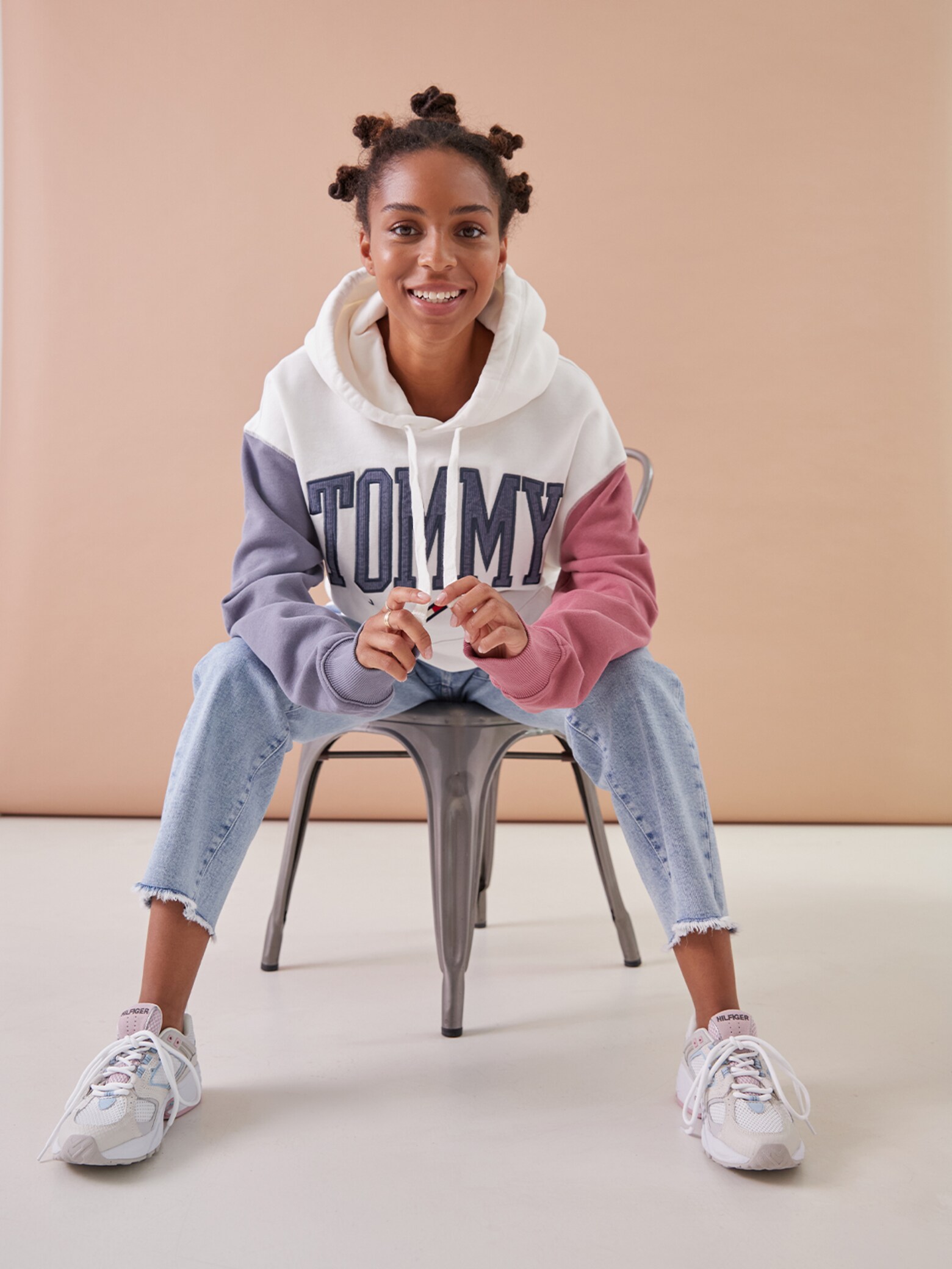 Lisa Thomsen - Comfy College Look by Tommy Jeans