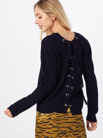 Urban Classics Sweater in Black: front