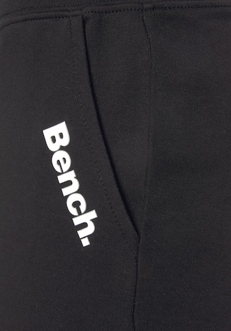 BENCH Панталон пижама в черно