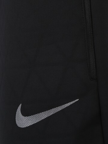 Coupe slim Pantalon de sport 'THRMA' NIKE en noir