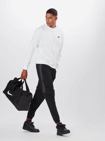 Coupe regular Sweat-shirt 'Club Fleece' Nike Sportswear en blanc