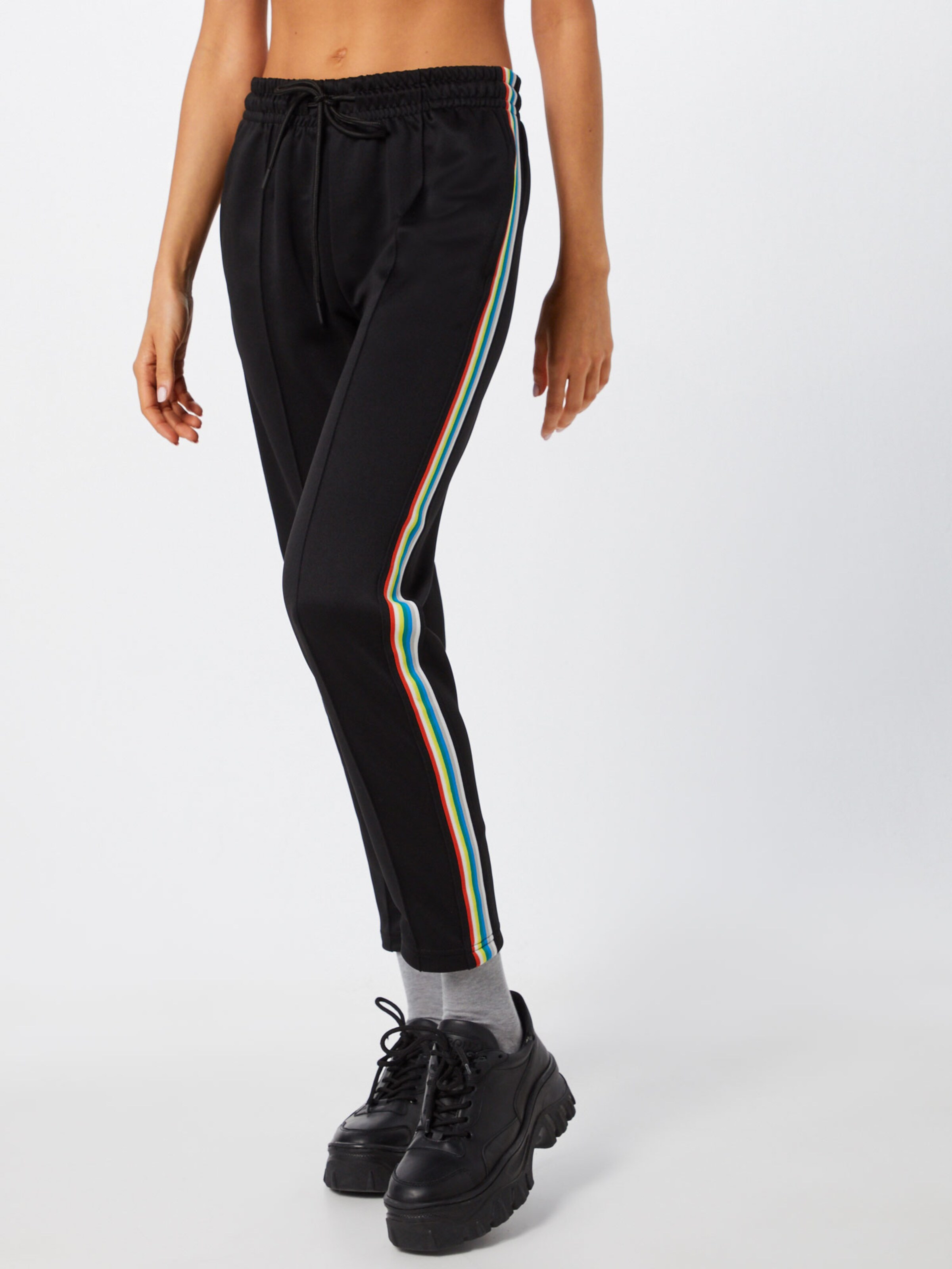 Pantaloni Urban Classics pe negru: Privire frontală