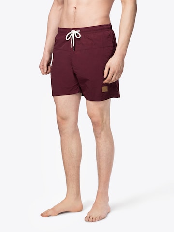 Shorts de bain Urban Classics en rouge : devant