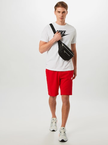 Nike Sportswear Normalny krój Spodnie w kolorze czerwony
