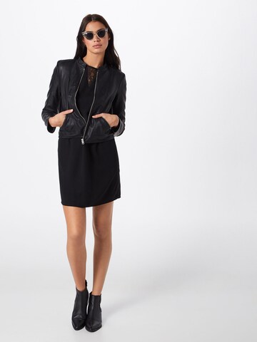 Geacă de primăvară-toamnă 'Khloe' de la VERO MODA pe negru