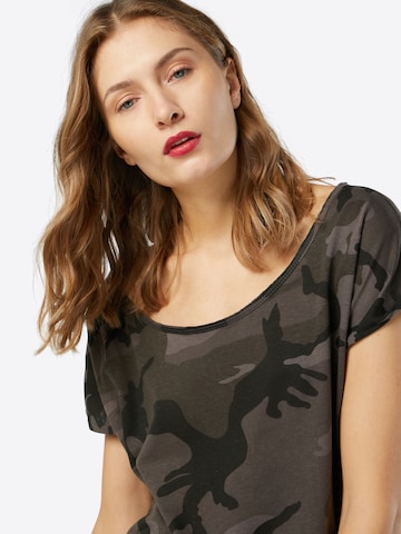 Urban Classics T-shirt i grön