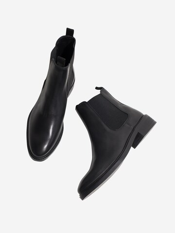 EDITED Chelsea Boots 'Aida' in Schwarz