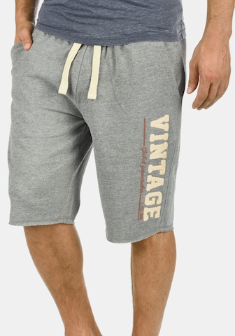 Regular Pantalon BLEND en gris : devant