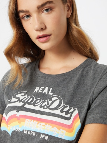 Superdry T-Shirt in Grau