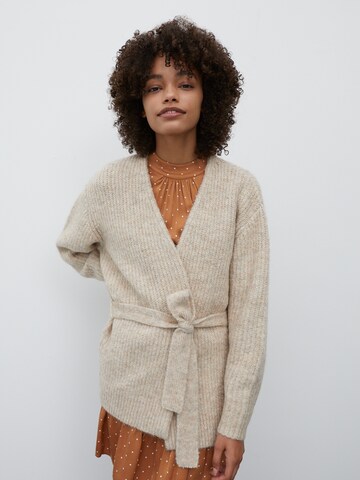 EDITED Knit cardigan 'Annika' in Beige: front