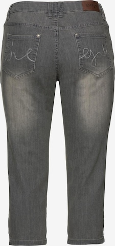SHEEGO Slimfit Jeans i grå