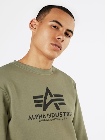 ALPHA INDUSTRIES Sweatshirt in Groen