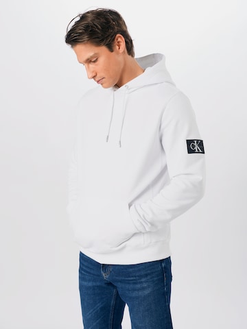 Coupe regular Sweat-shirt Calvin Klein Jeans en blanc : devant