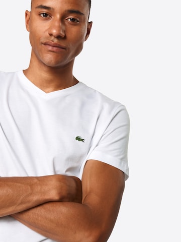 LACOSTE Тениска в бяло