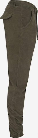 Tapered Pantaloni di Urban Classics in verde