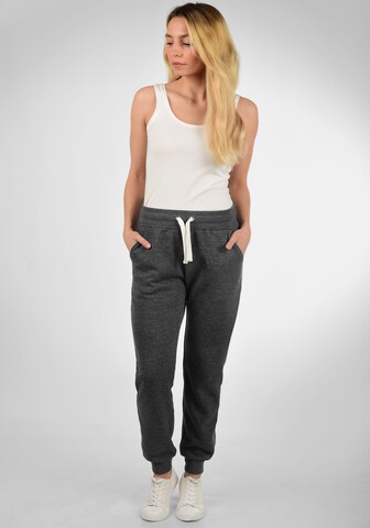 DESIRES Tapered Pants in Grey: front
