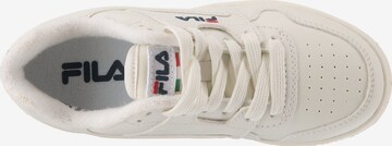 FILA حذاء رياضي بلون أبيض