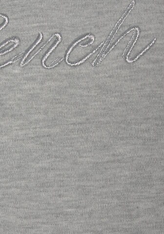 BENCH Sweatshirt in Grau