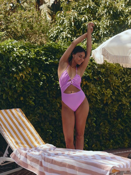 Roos A. - Pink Cutouts Swimsuit Look