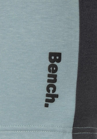 BENCH Regular Shorts in Blau