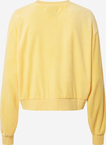 Sweat-shirt Nike Sportswear en jaune