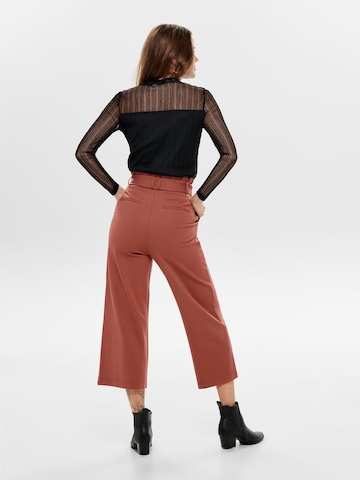 Wide leg Pantaloni con pieghe di ONLY in rosso