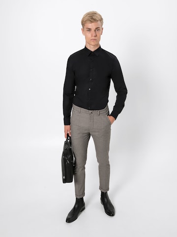 OLYMP Slim fit Koszula biznesowa 'No. 6' w kolorze czarny