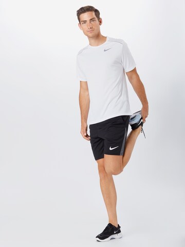 NIKEregular Sportske hlače - crna boja