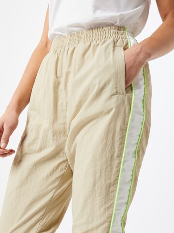 Tapered Pantaloni de la Urban Classics pe bej