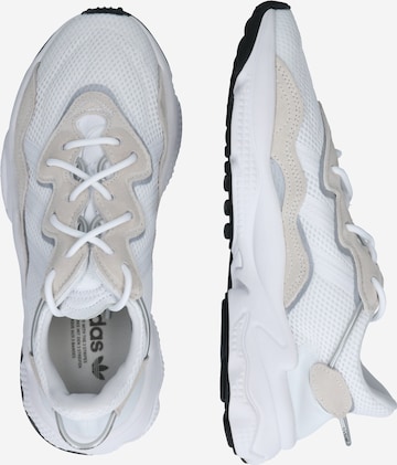 Chaussure de course 'Ozweego' ADIDAS ORIGINALS en blanc