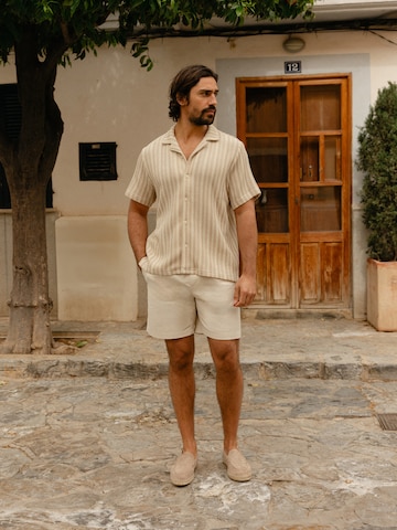 Knitted Off White Shirt Look