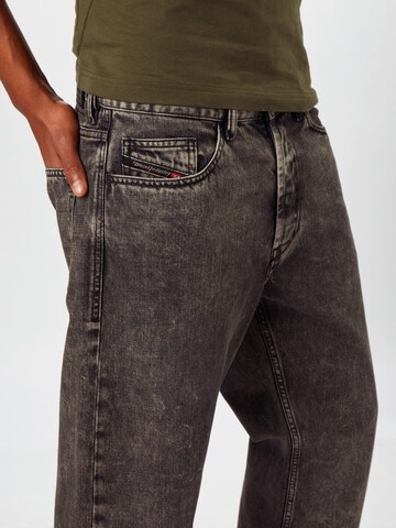 DIESEL Loosefit Jeans 'D-MACS' in Zwart