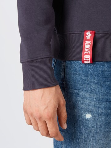 ALPHA INDUSTRIES - Sudadera en gris