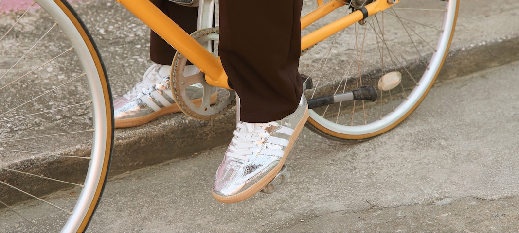 Les sneakers au profil fin: c'est tendance