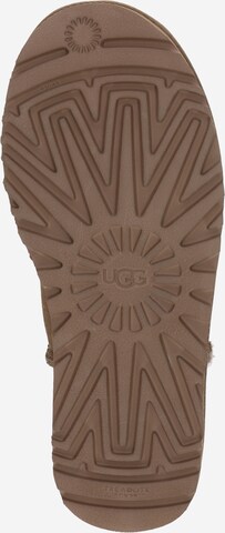 UGG - Botas de nieve 'Classic Mini II' en marrón: abajo