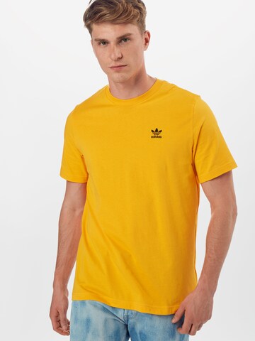 ADIDAS ORIGINALS Regular fit Póló 'Essential' - sárga: elől