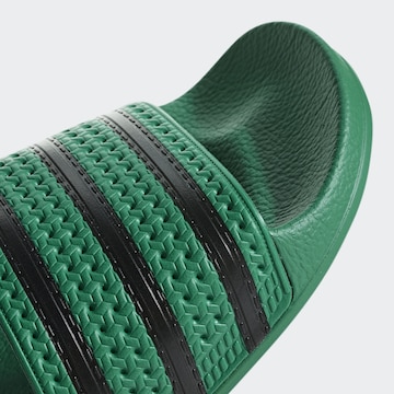 ADIDAS ORIGINALS Čevelj za na plažo/kopanje 'Adilette' | zelena barva