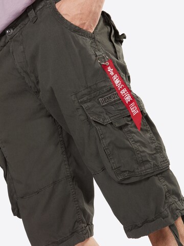Pantaloni cu buzunare 'Jet' de la ALPHA INDUSTRIES pe gri
