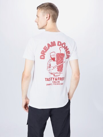 Tricou 'Dream Kebab' de la Mister Tee pe alb