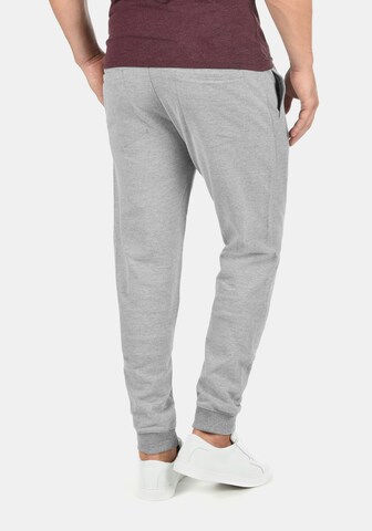 Effilé Pantalon 'Tilo' BLEND en gris