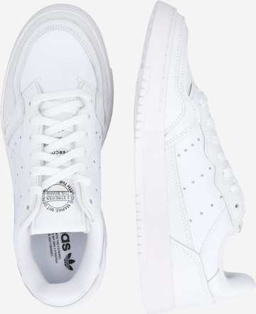 Baskets basses 'Supercout' ADIDAS ORIGINALS en blanc