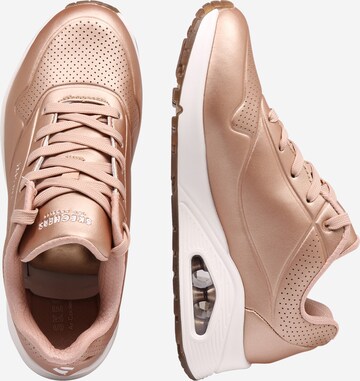 SKECHERS Sneakers laag 'Uno' in Goud: zijkant