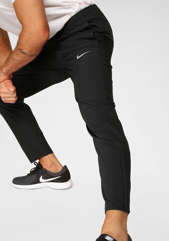 NIKE Regularen Športne hlače 'RUN STRIPE' | črna barva