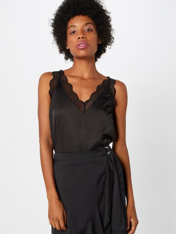 SISTERS POINT Blouse in Black: front