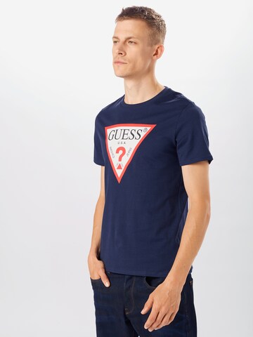 GUESS Regular Fit T-Shirt in Blau: predná strana